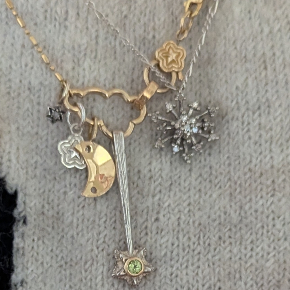 Gold Cloud-Shaped Carabiner - Picture 3 of 5